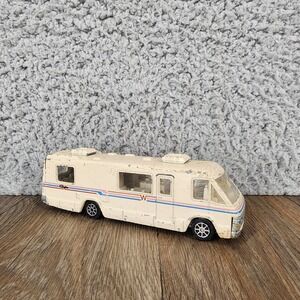 Vintage 1990 Road Champs Winnebago Chieftain Die-Cast RV Motorhome Cream 5"